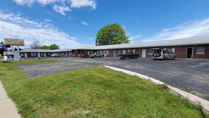 Riverside Motel & Marina (Riverside Motel) - From Web Listing (newer photo)